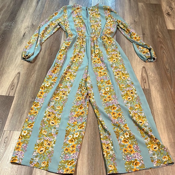 Beautiful Floral Boho Long Sleeve Jumpsuit - Picture 13 of 14
